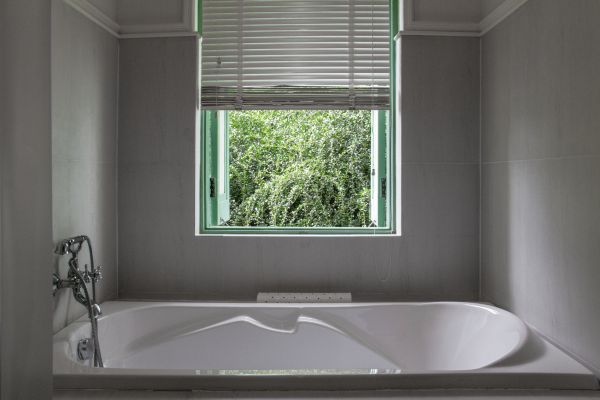 Fiberglass Tub Installation in North Royalton